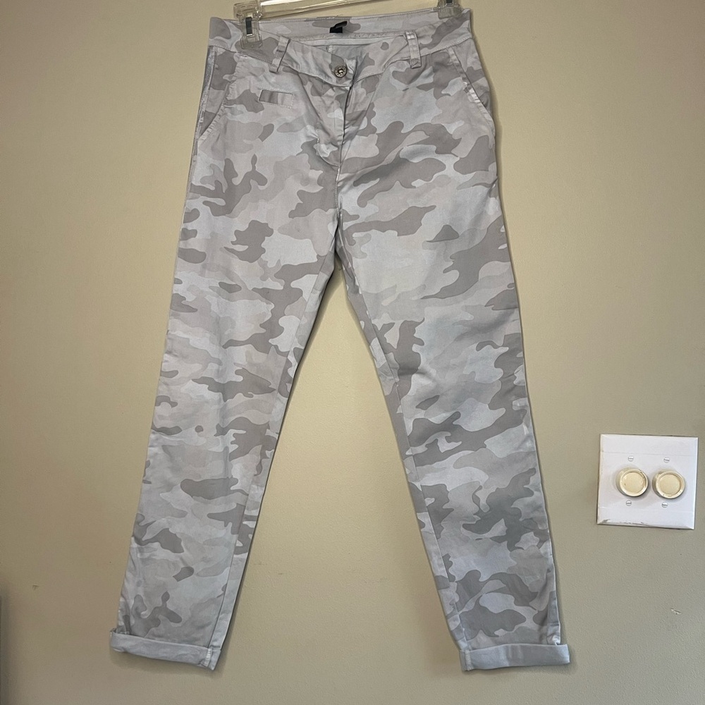 Model Off Duty Camo Pants - Picture 3 of 13